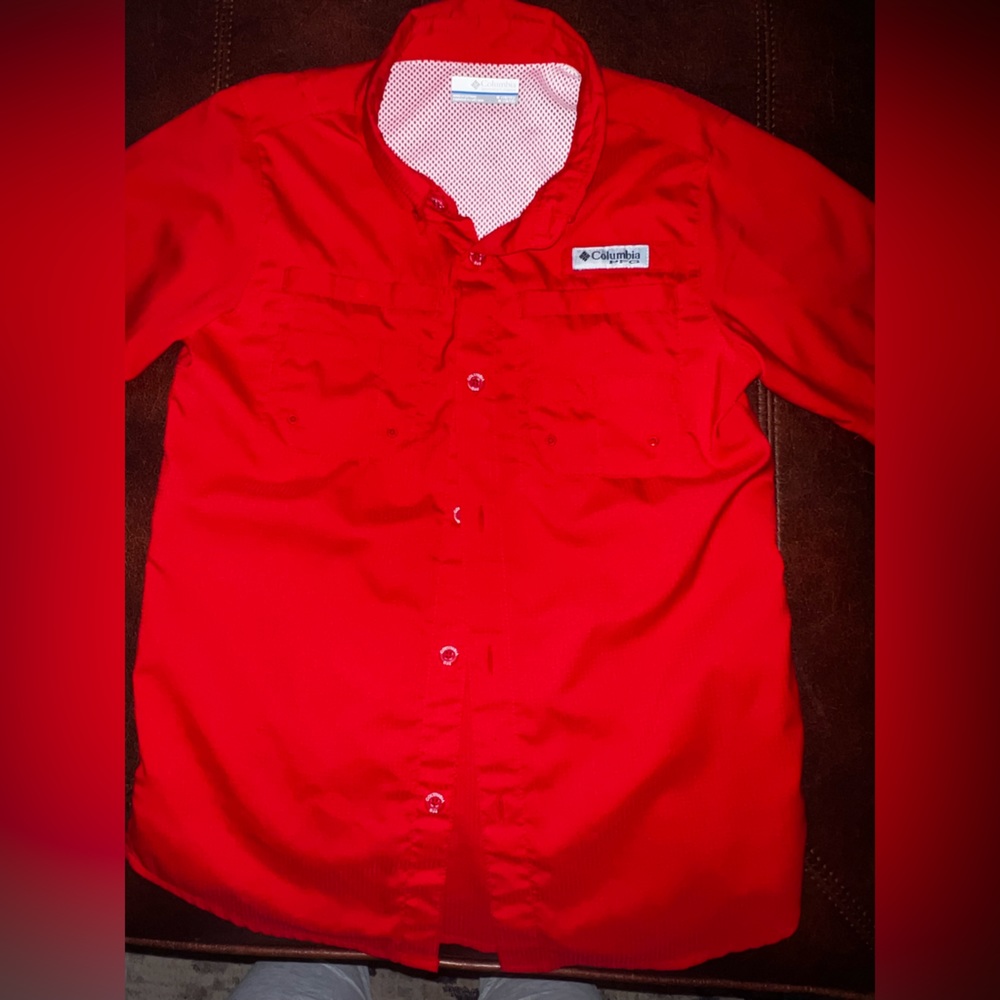 Youth Columbia Omni-Shade shirt. Size youth medium. Great condition.